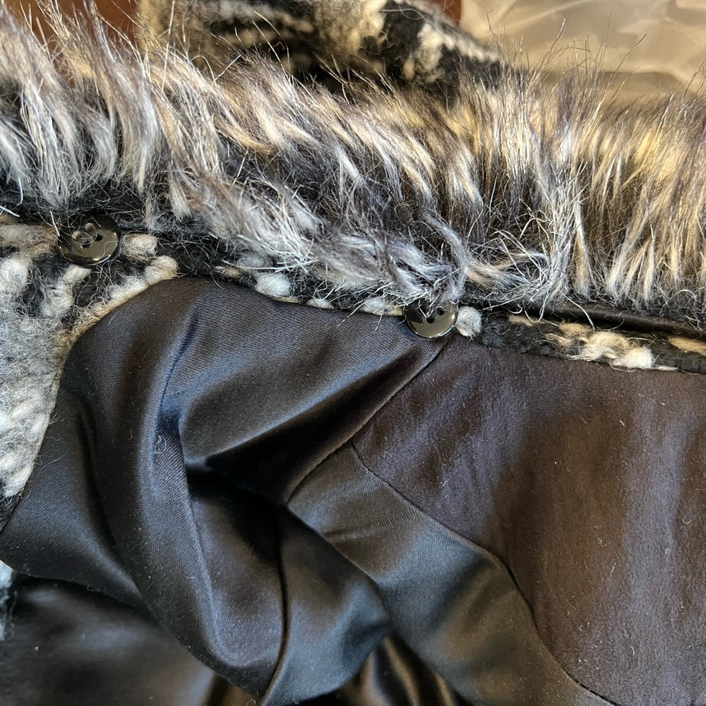 Coat - Picture 7 of 8